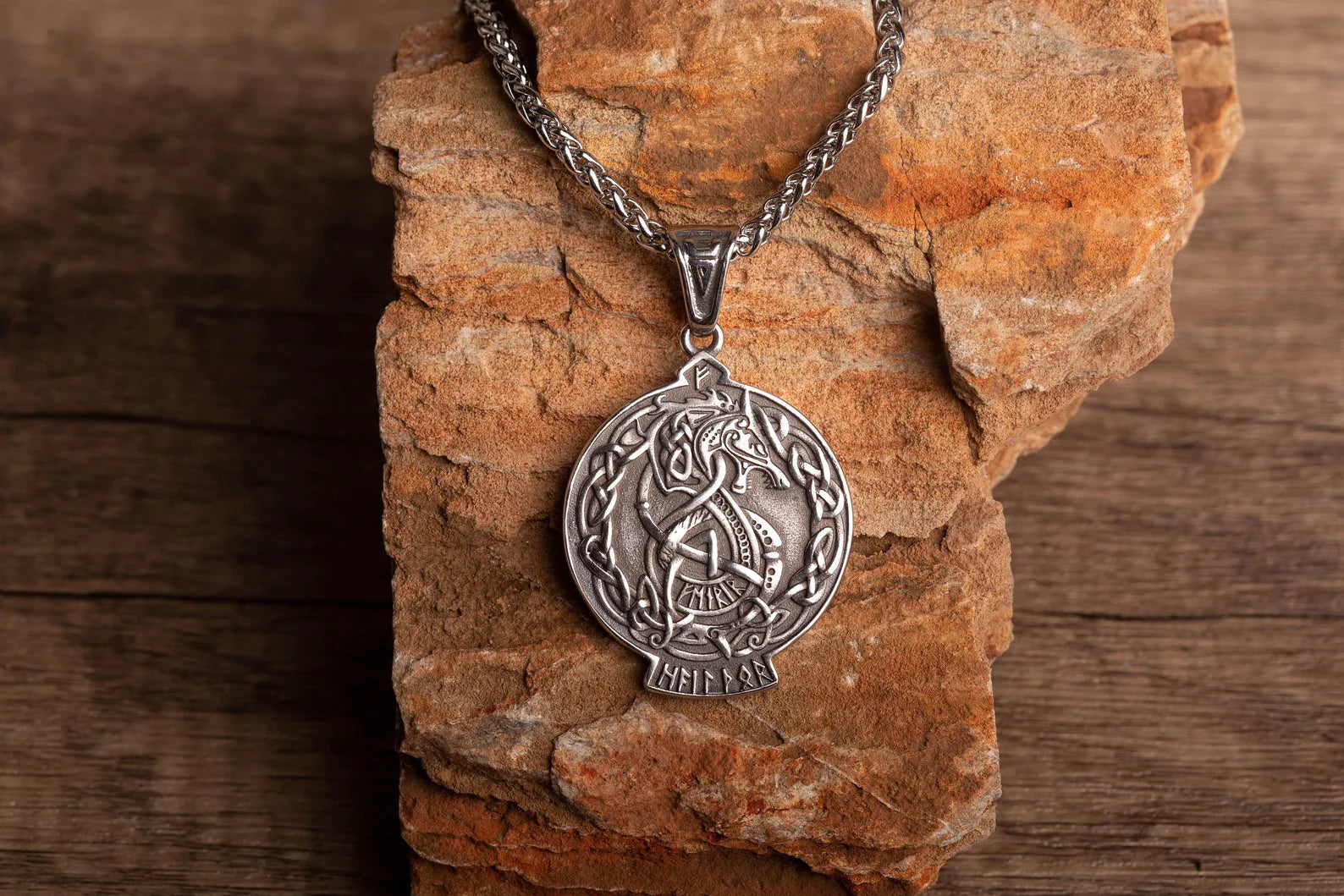 Fenrir necklace • 5-7 days delivery guarantee