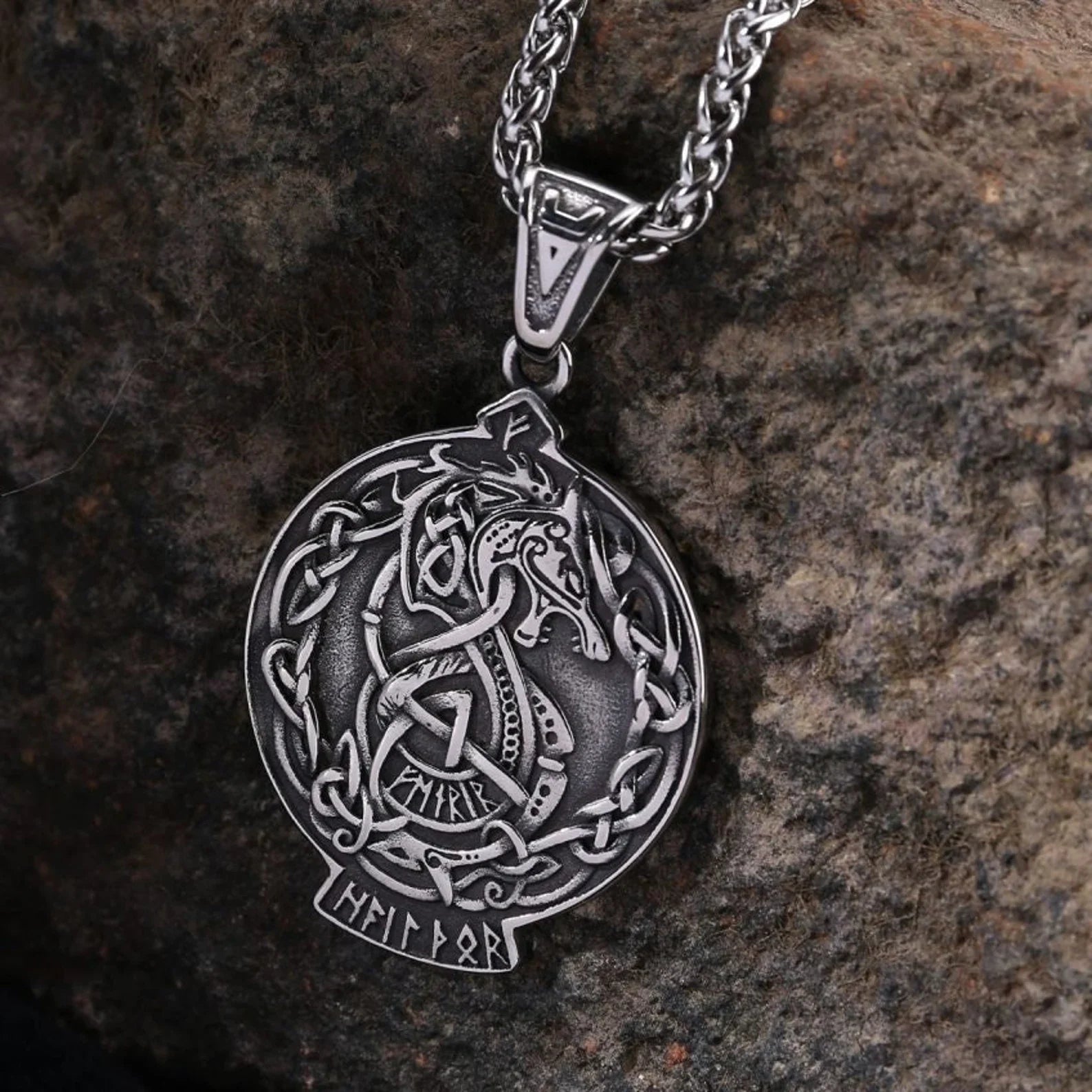 Fenrir necklace • 5-7 days delivery guarantee
