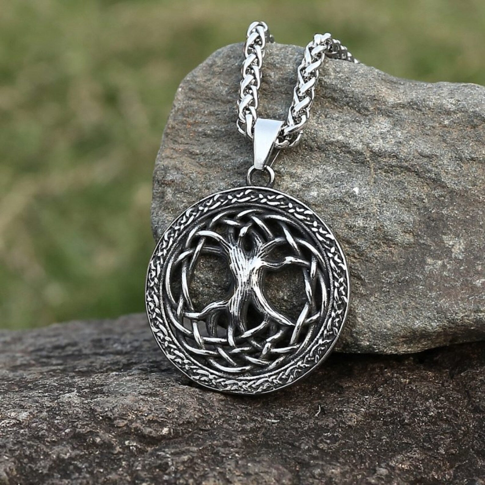 Traditional Yggdrasil necklace • 5-7 days delivery guarantee