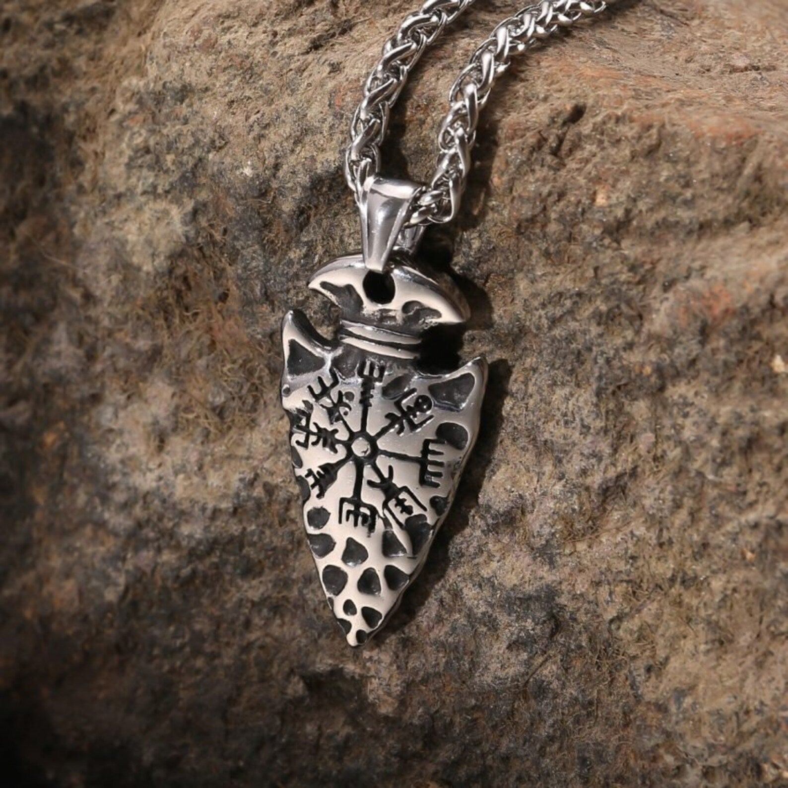 Spear Head necklace • 5-7 days delivery guarantee