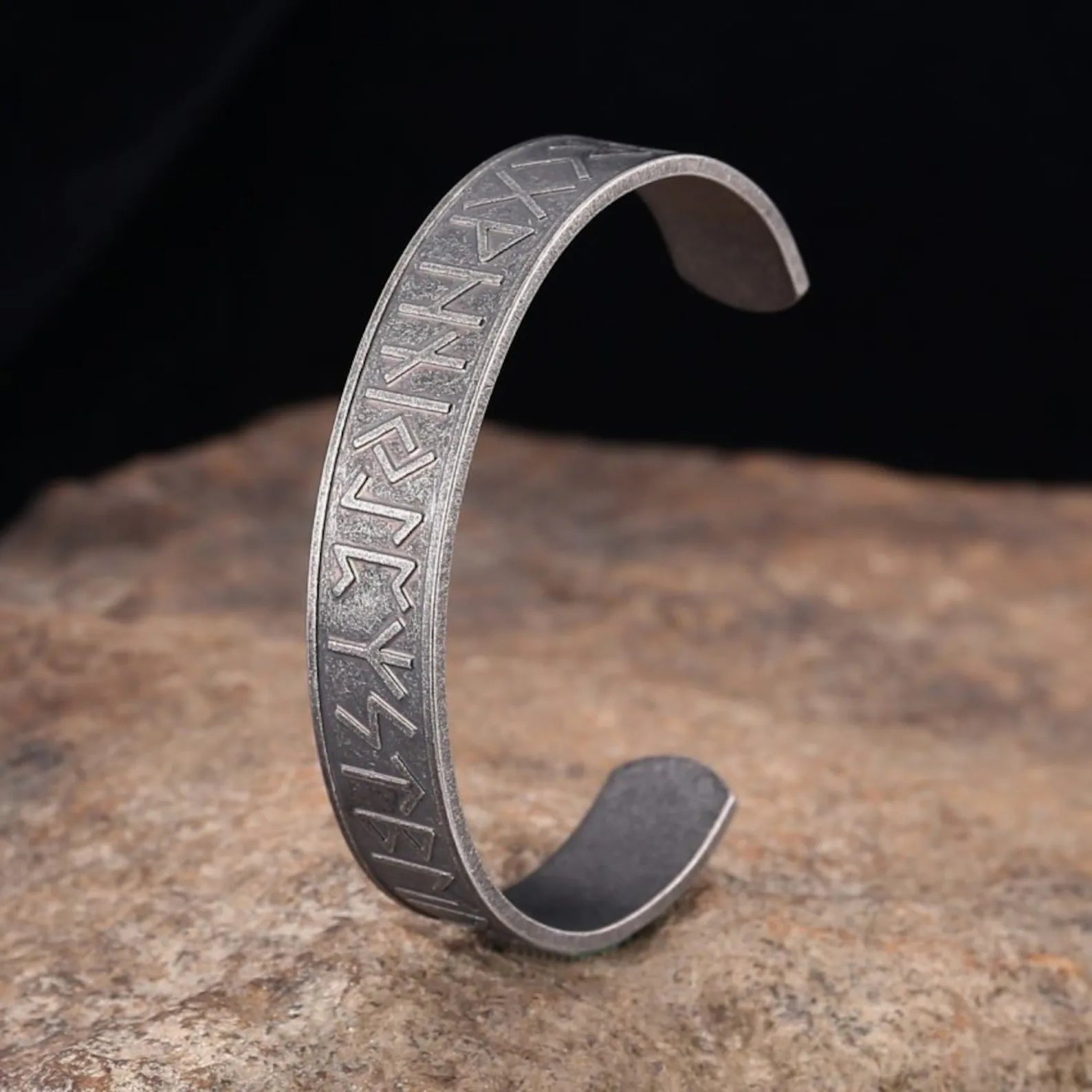 Scandinavian armring