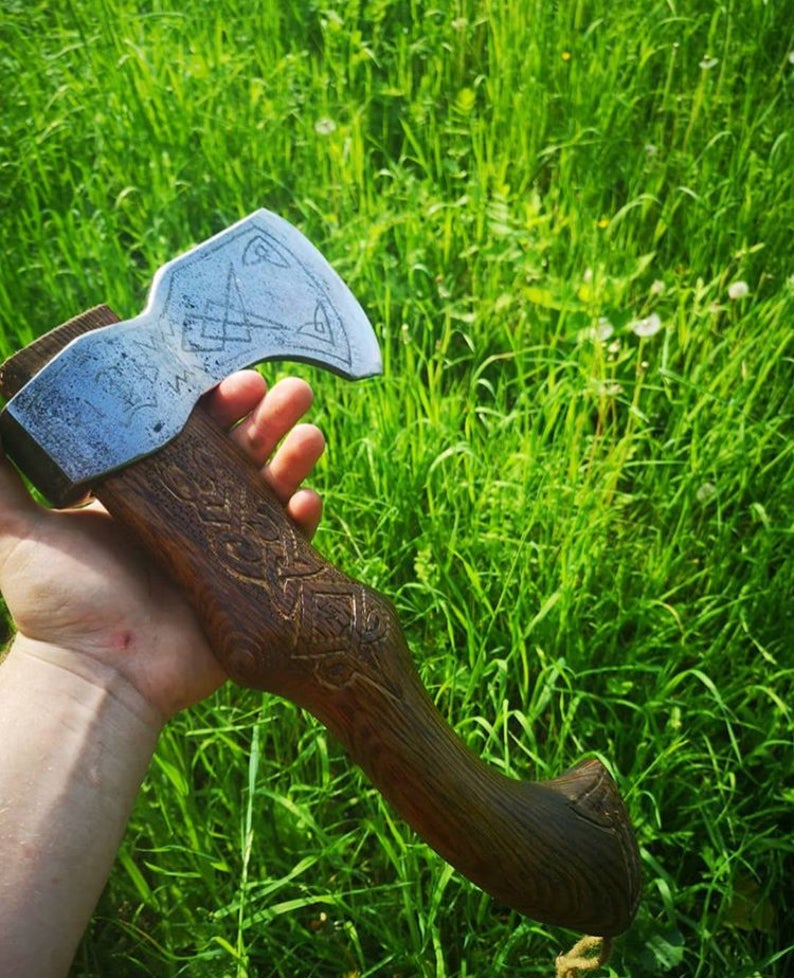 One handed viking axe