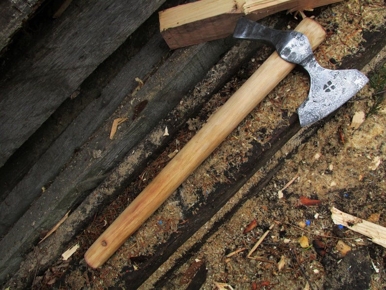 Knight axe