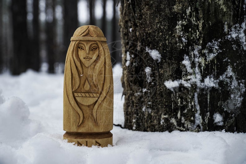 Eir goddess statue
