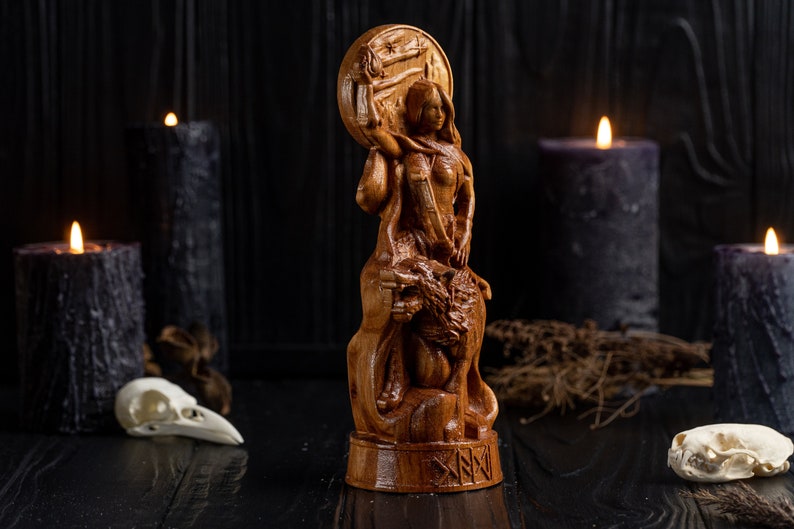 Skadi norse figurine
