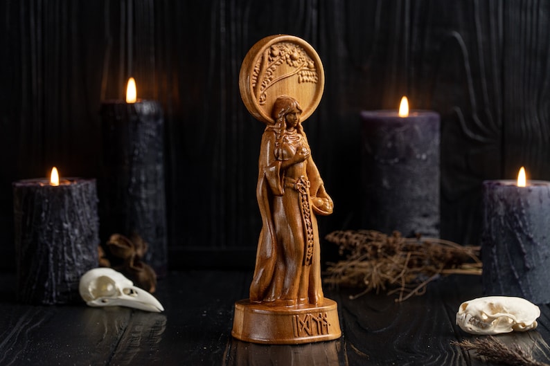 Idunn figurine