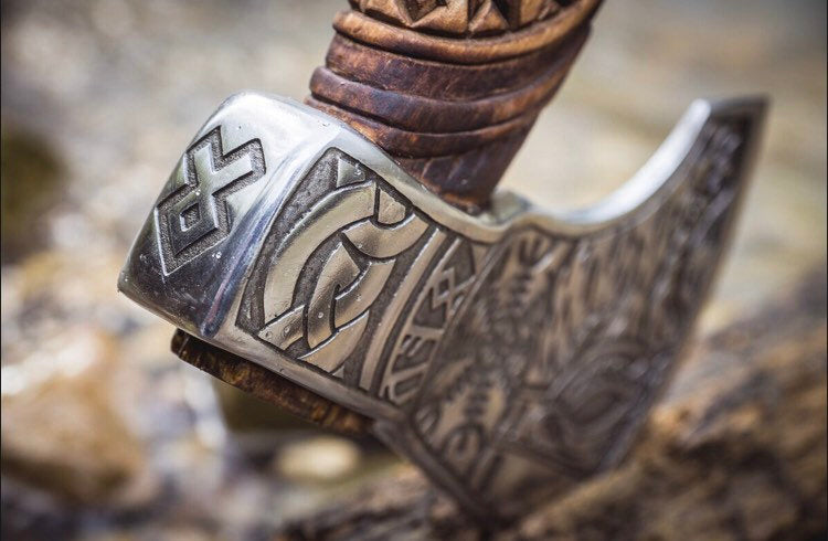 Ragnar axe