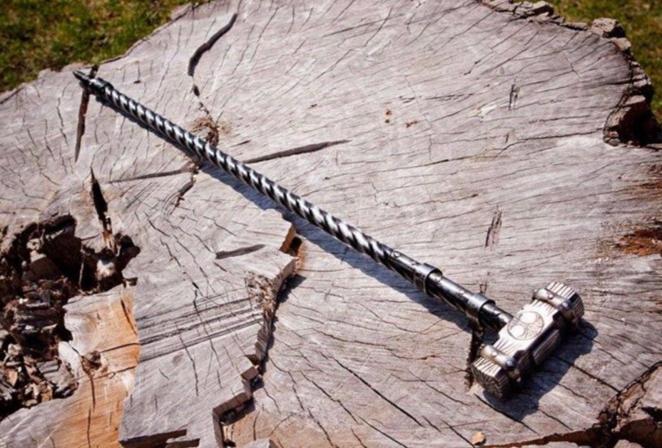 Long viking hammer